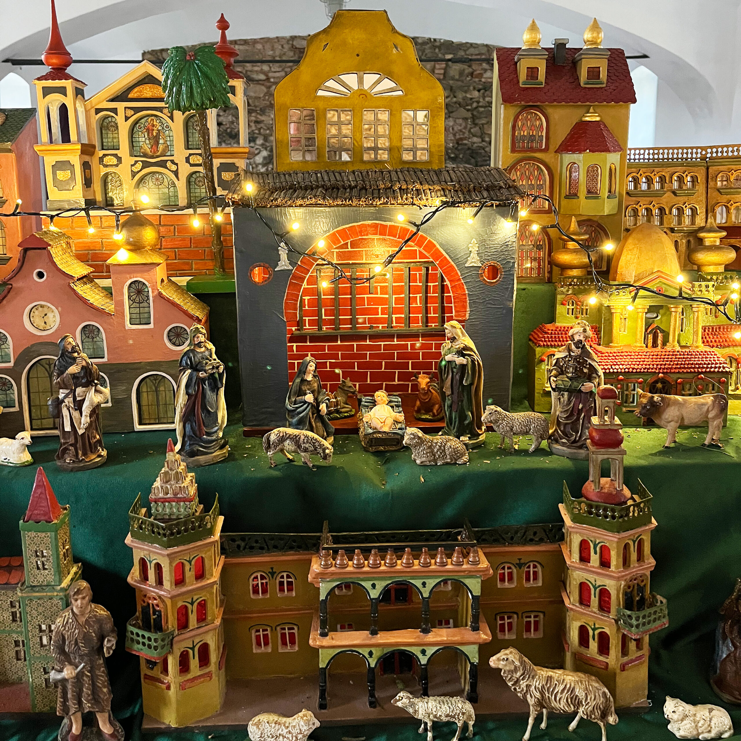 Vánoční nostalgie na zámku Třebešice: Betlémy, sochy i poklady z půdy