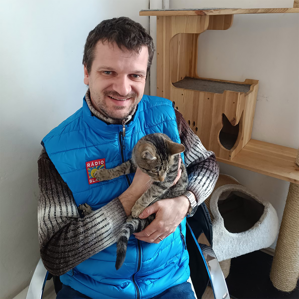 Káva, dortík a vrnění: Vlasta v kočičí kavárně ve Zlíně!