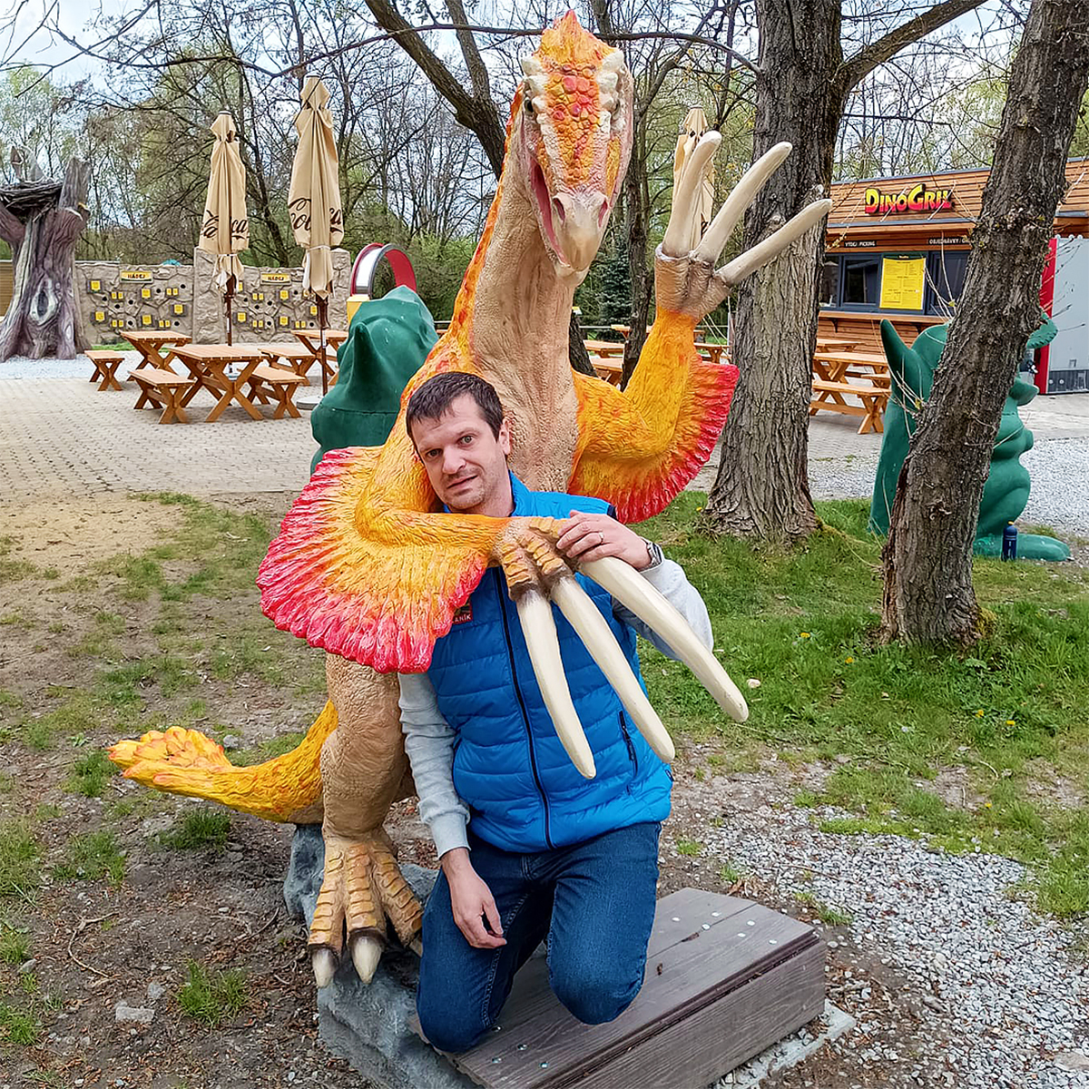 Za oživlými dinosaury a kouřící sopkou: Vydejte se do pravěku v ostravském DinoParku!